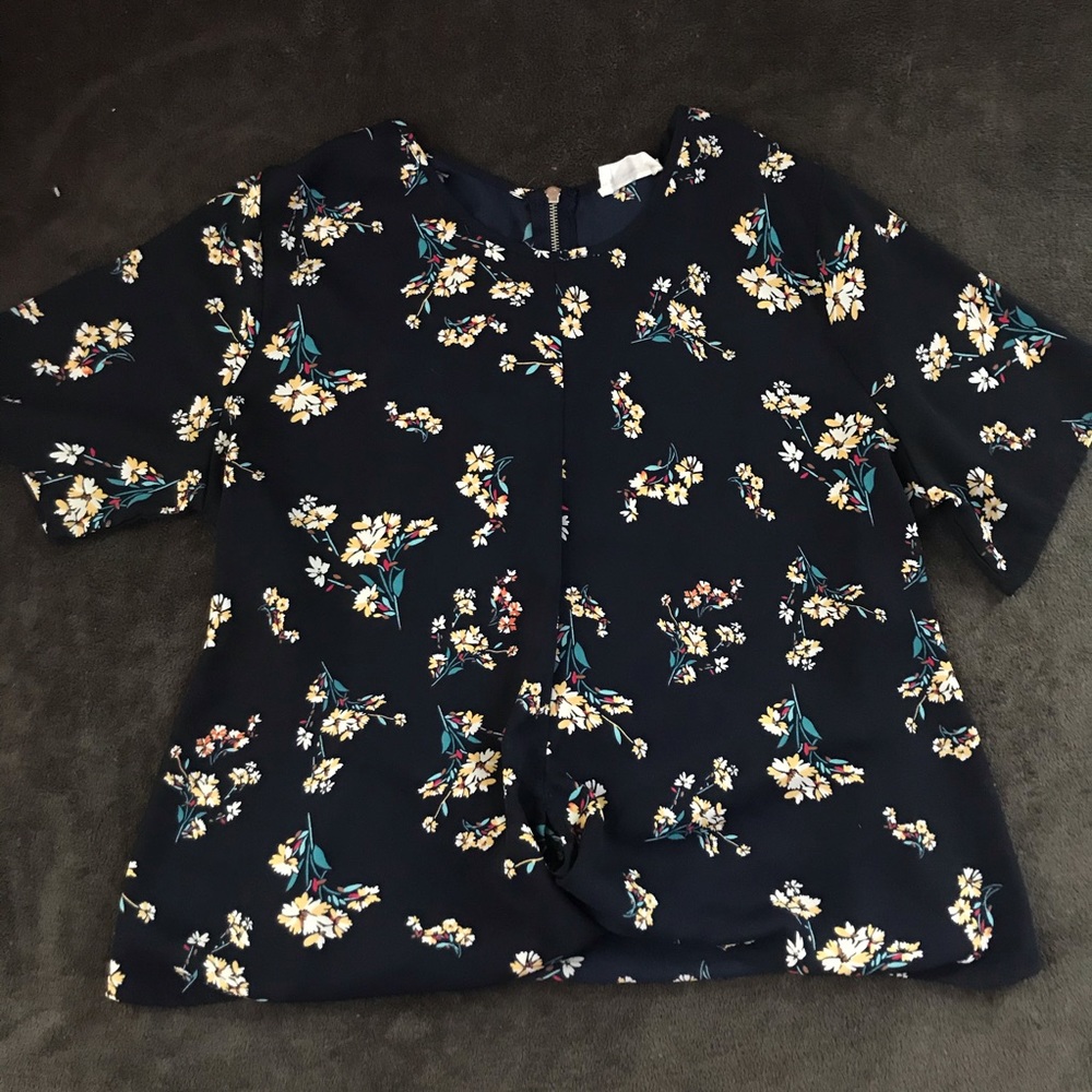Flower Top with Knotted Front